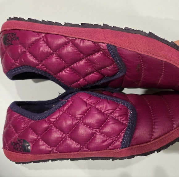 The North Face Fuchsia Thermoball Slip-Ons Sz 5 Us - Picture 3 of 8